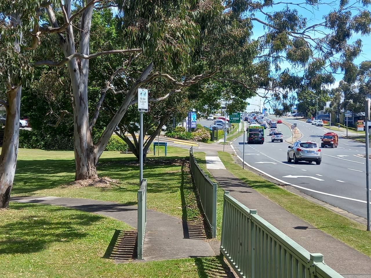 Ashmore, QLD, Pathway beside a busy road with trees