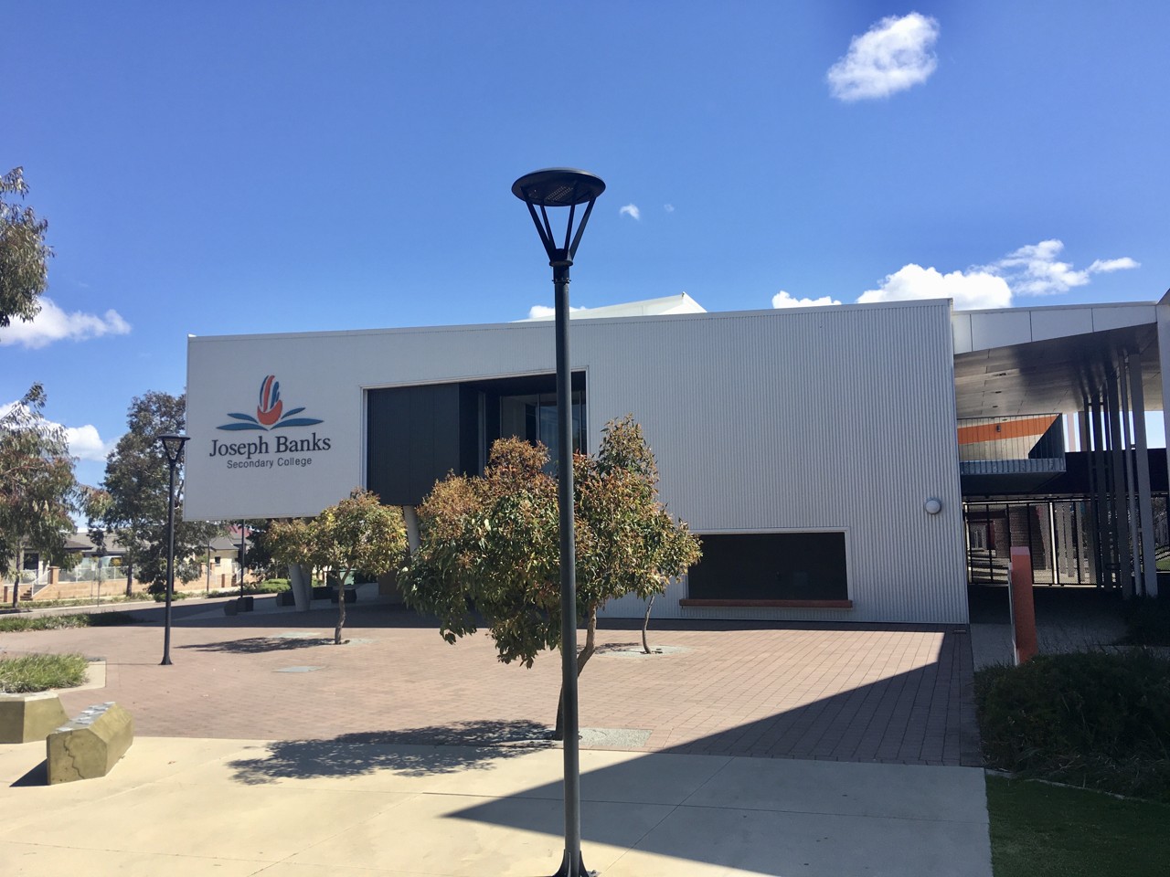 Banksia Grove, WA, Joseph Banks Secondary College building and courtyard