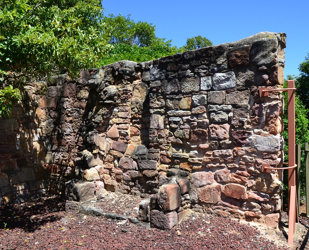 Blaxland, NSW, Old stone wall surrounded by trees