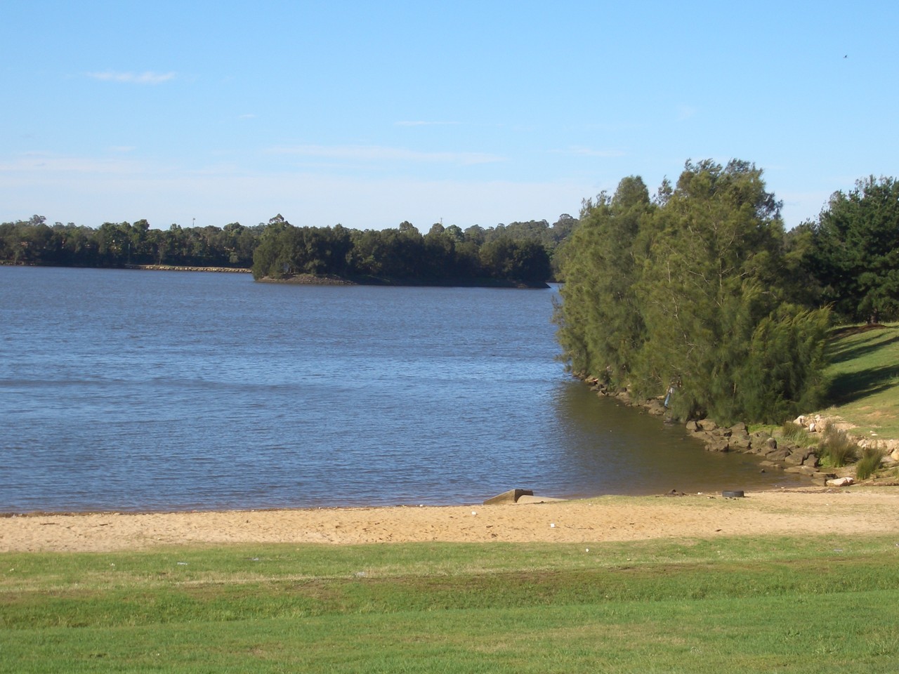 Chipping Norton, NSW, Sandy beach area beside a calm lake