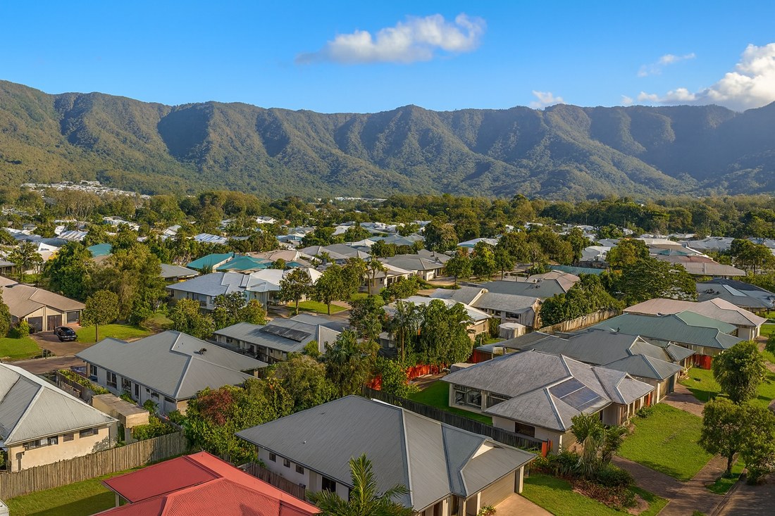 Edmonton, QLD, Suburban houses with mountain backdrop