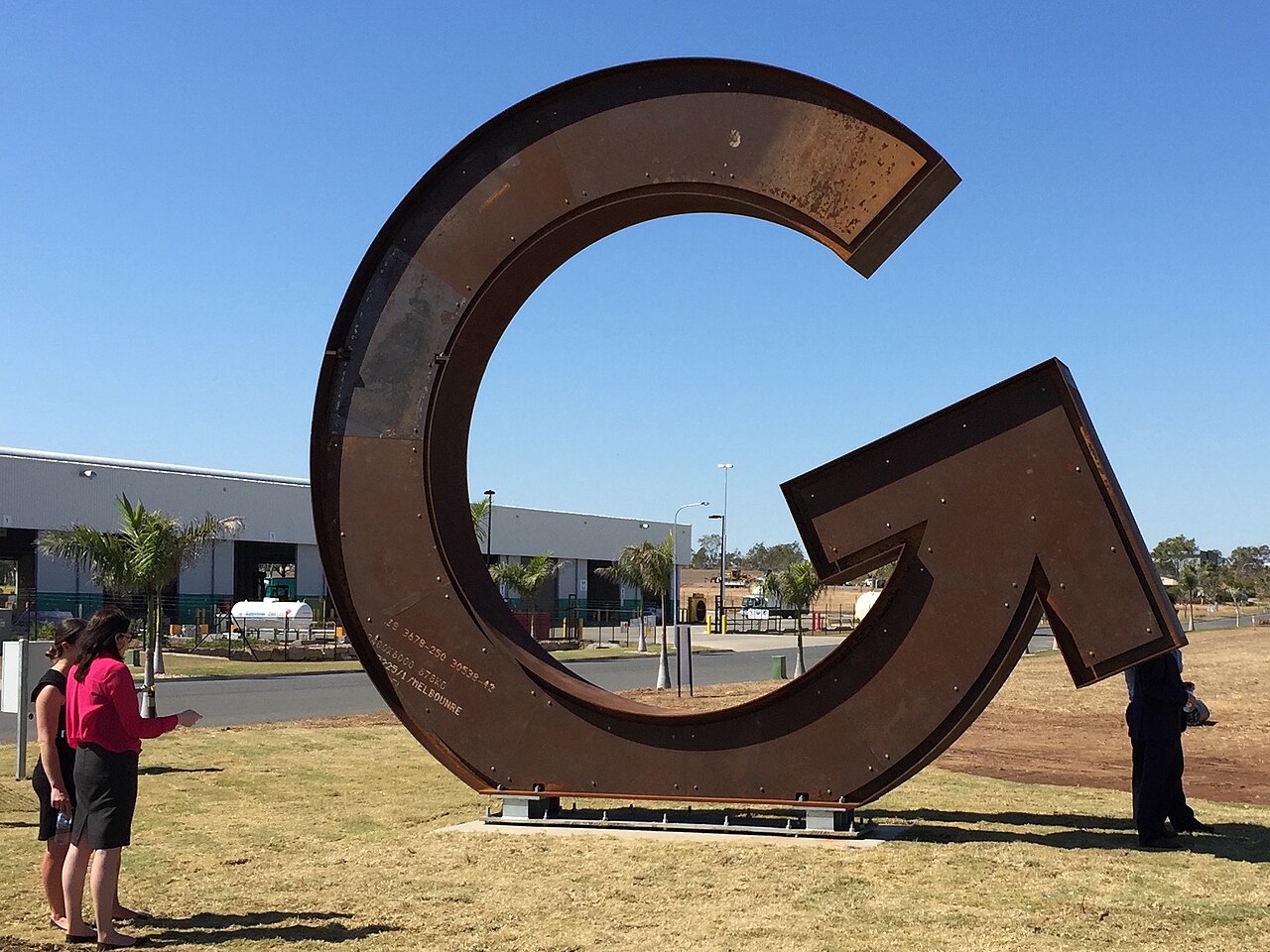 Gracemere, QLD, Large metal G sculpture in grassy area