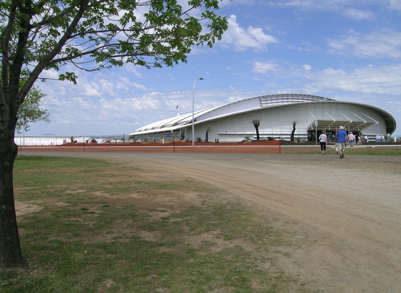 Hillvue, NSW, White building with a curved roof