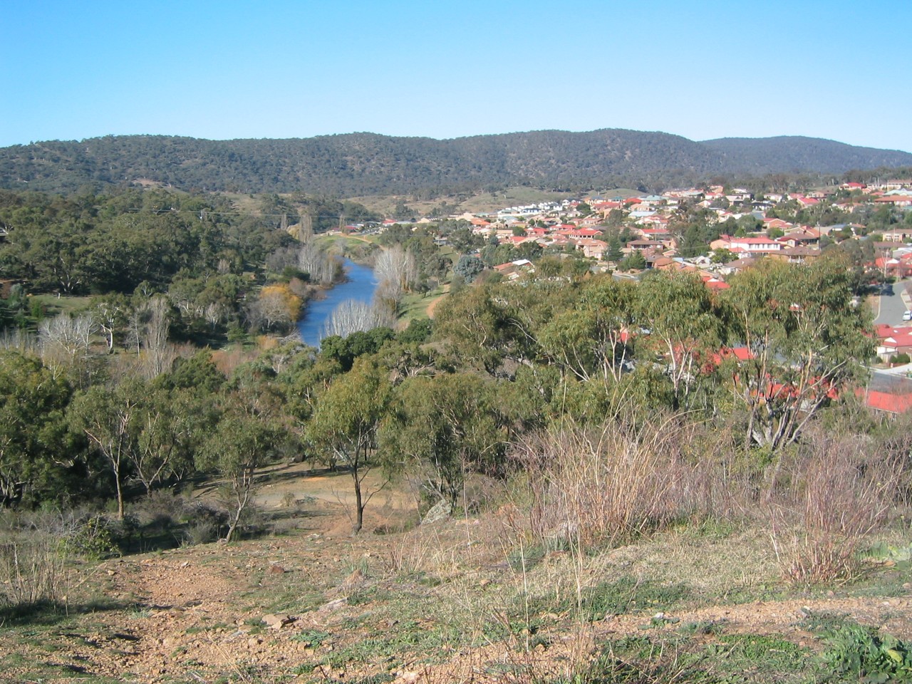 Karabar, NSW, Residential area near a river with hills