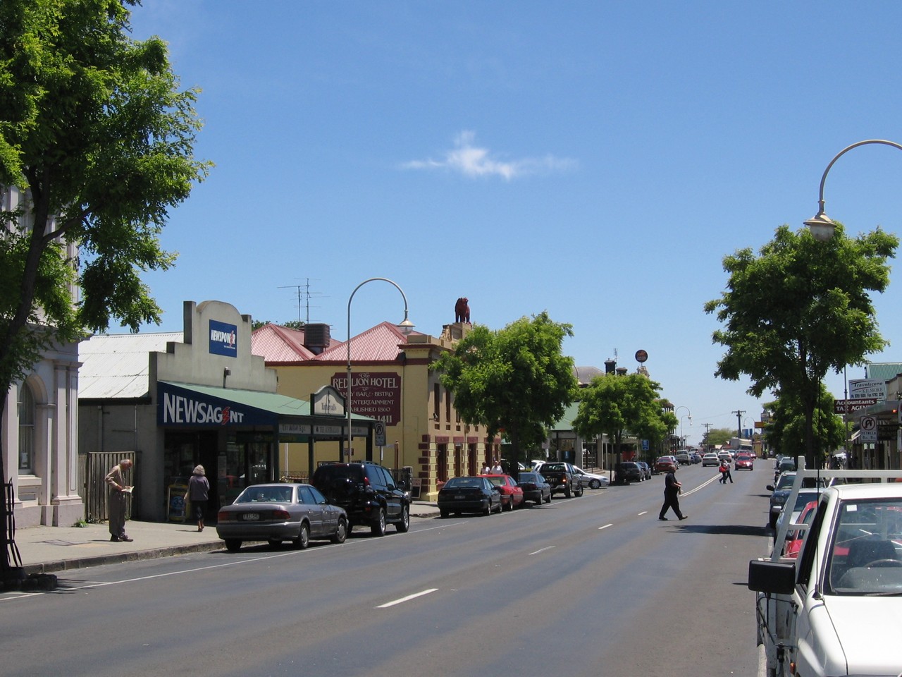 Kilmore, VIC, Shops and cars on a main street