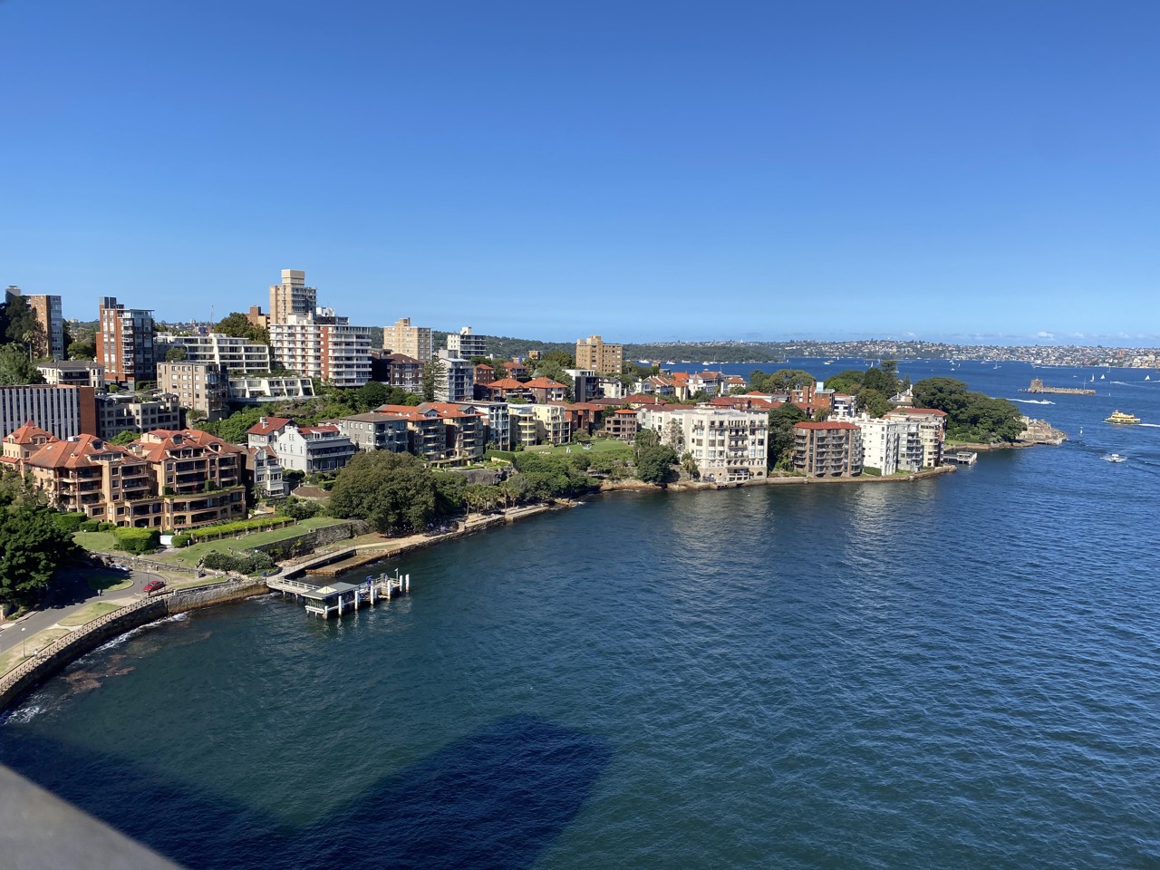 Kirribilli, NSW — Residential shoreline with buildings and harbour view