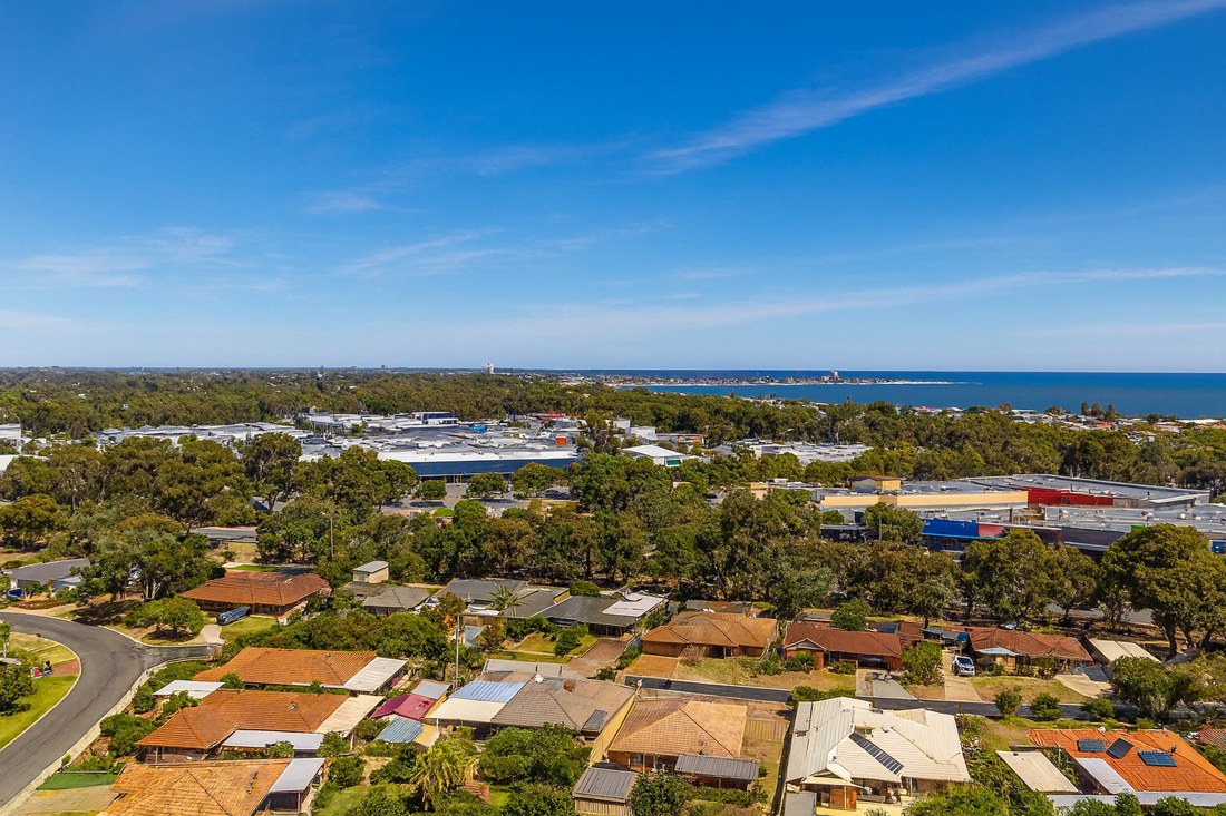 Meadow Springs, WA, Residential area with ocean in background
