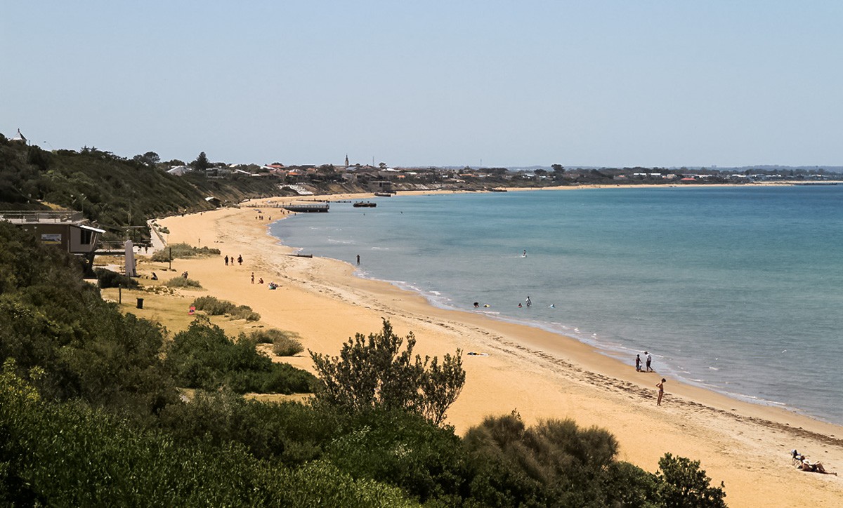 Mentone, VIC, Calm beach with sandy shoreline and vegetation