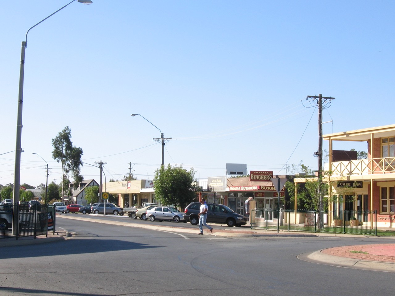 Moama, NSW, Shops and cars along a suburban street