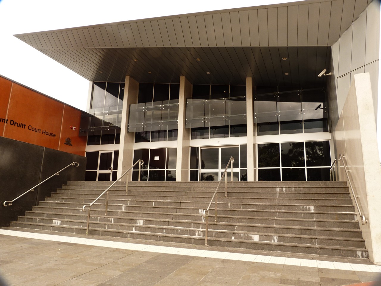 Mount Druitt, NSW, Entrance steps of Mount Druitt Court House