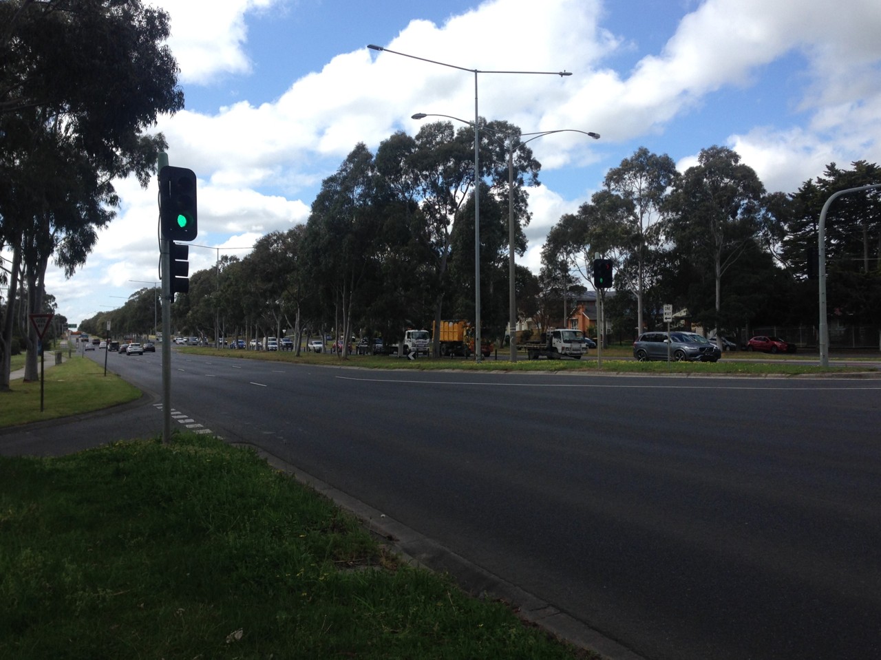 Mulgrave, VIC, Traffic lights at a suburban intersection