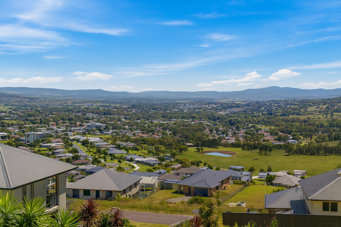 Muswellbrook, NSW, Houses overlooking a valley and distant hills