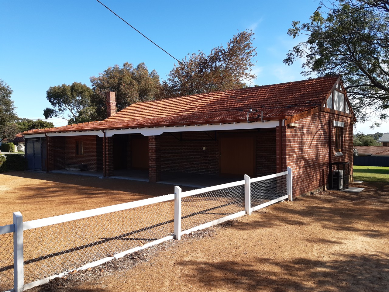 Palmyra, WA, Single-storey brick house with a tiled roof