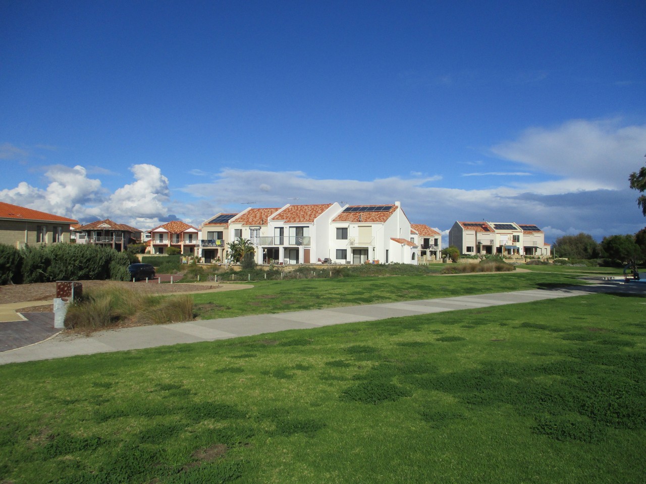 Port Kennedy, WA, Residential houses alongside a grassy park area