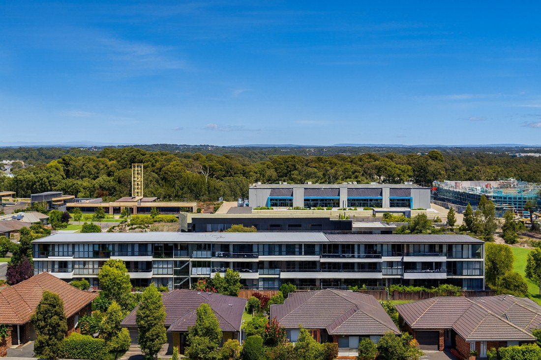 Ropes Crossing, NSW, Residential homes near a school building