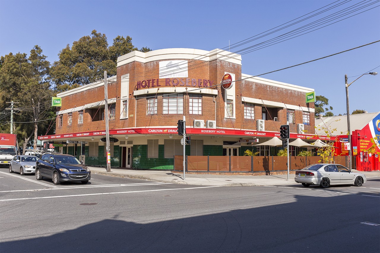 Rosebery, NSW, Heritage hotel building on a street corner