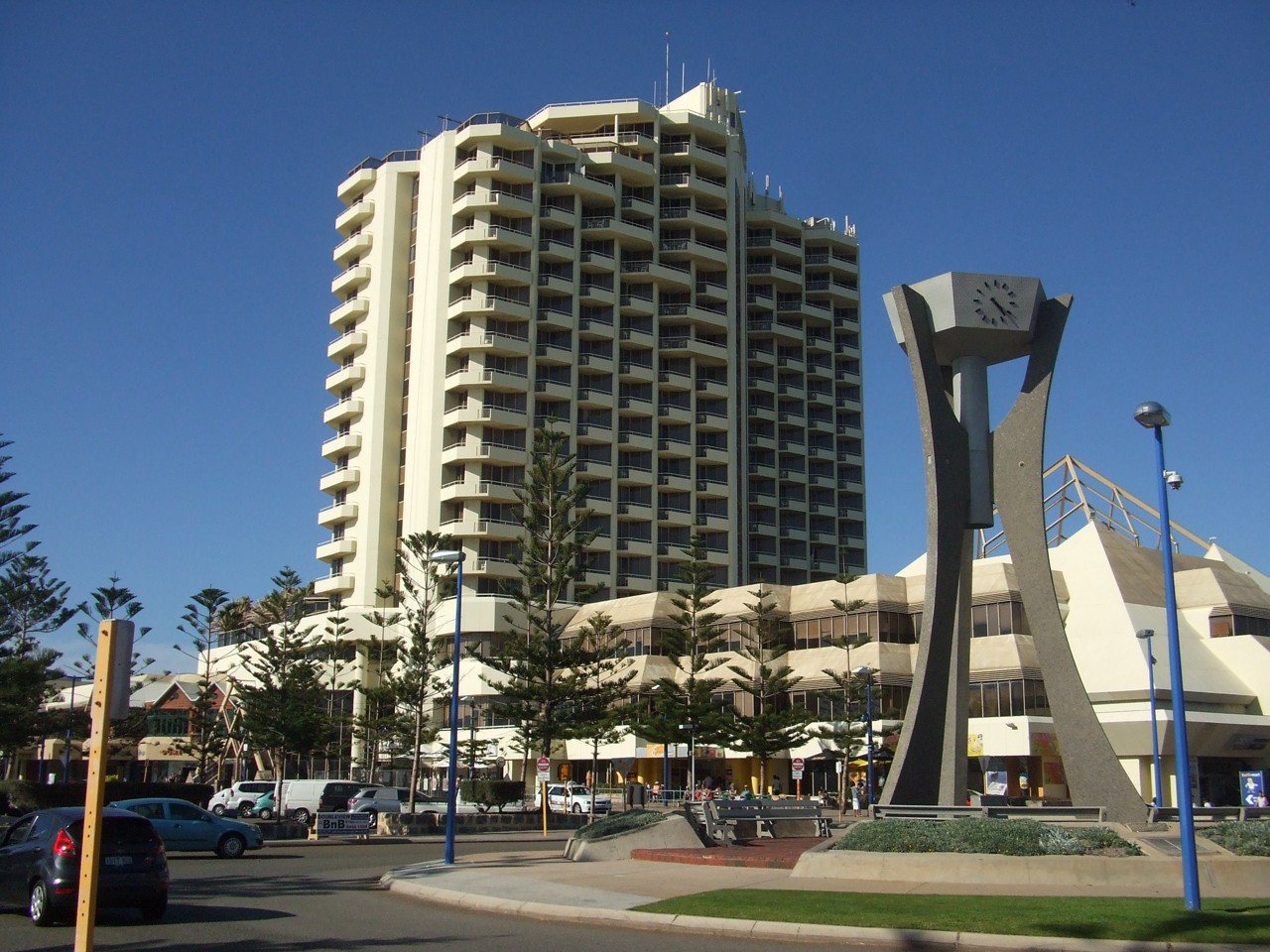 Scarborough, WA, Clocktower and tall building near the beach