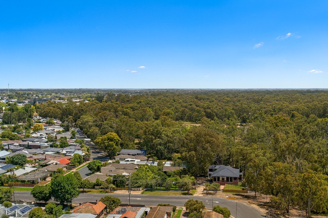 Shepparton, VIC, Residential area next to dense forest