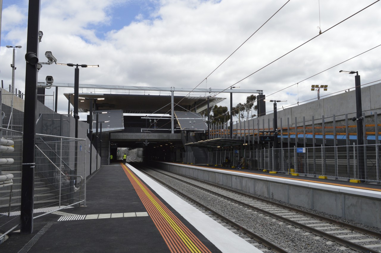St Albans, VIC, Train station with overpass and railway tracks