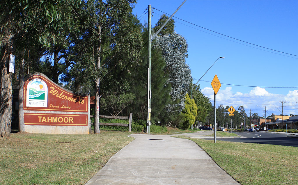Tahmoor, NSW, Welcome sign and road with footpath