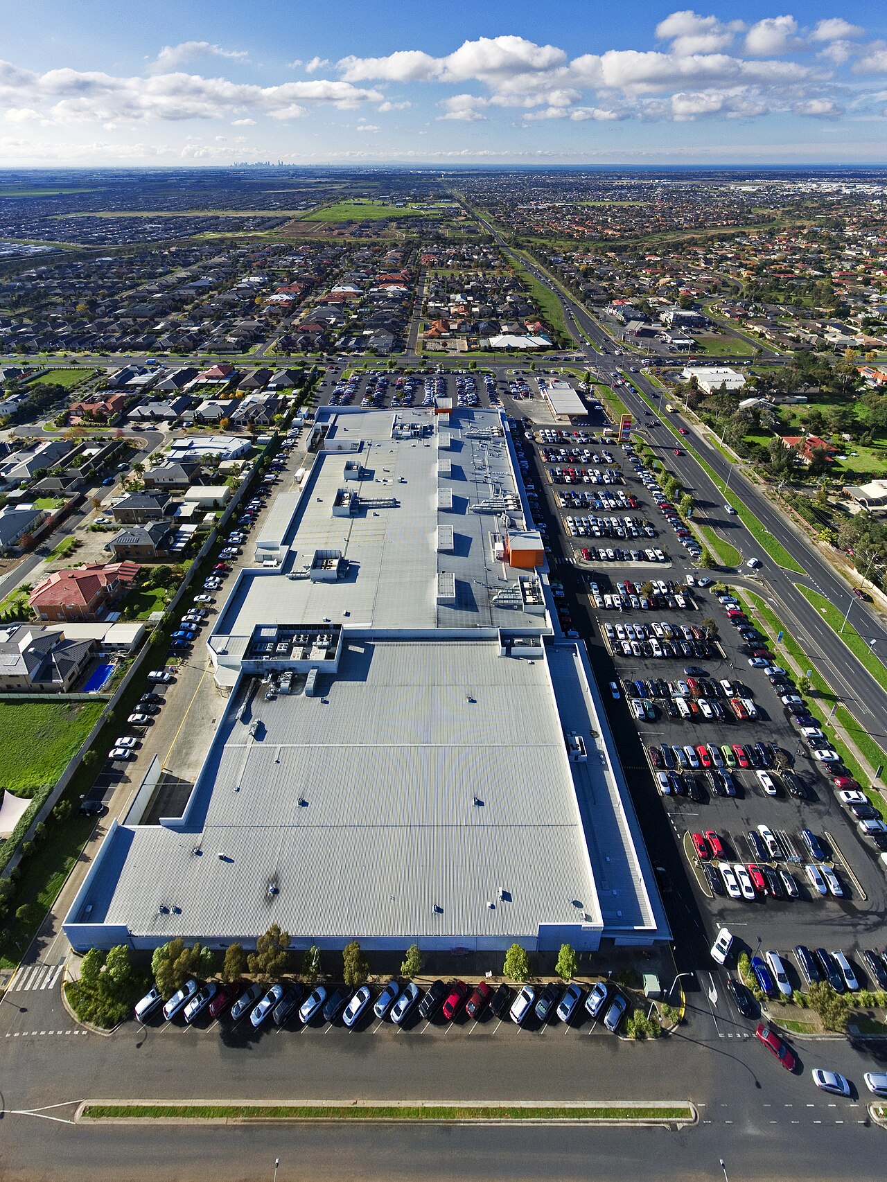 Tarneit, VIC, Shopping centre with parking, community hub