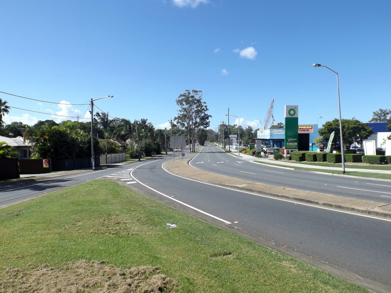Tingalpa, QLD, Intersection with BP petrol station and shops