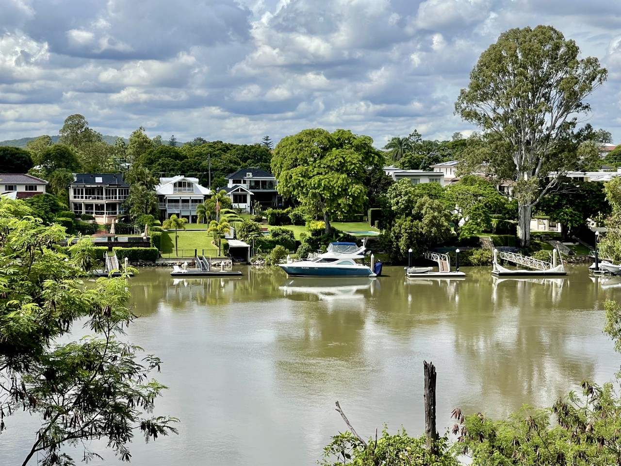 Yeronga, QLD, Houses and boats along the Brisbane River