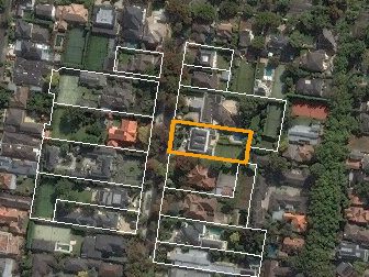 40 Monomeath Avenue, Canterbury VIC from above, 2014