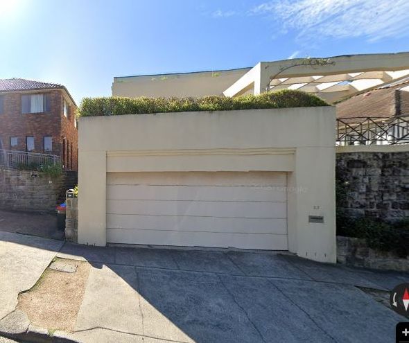 Bayview Street, Bronte from the kerb