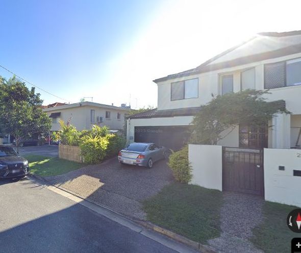 A Sunset Boulevard, Surfers Paradise from the kerb