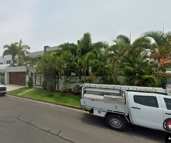 Commodore Drive, Surfers Paradise from the kerb