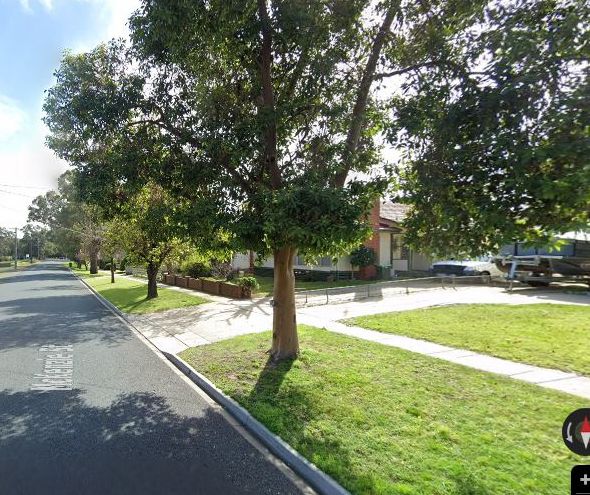 Mckenzie Street, Echuca from the kerb