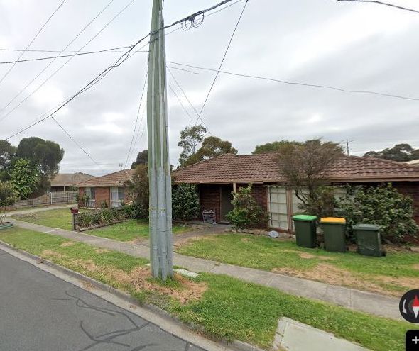 Glen Alvie St, Seaford from the kerb